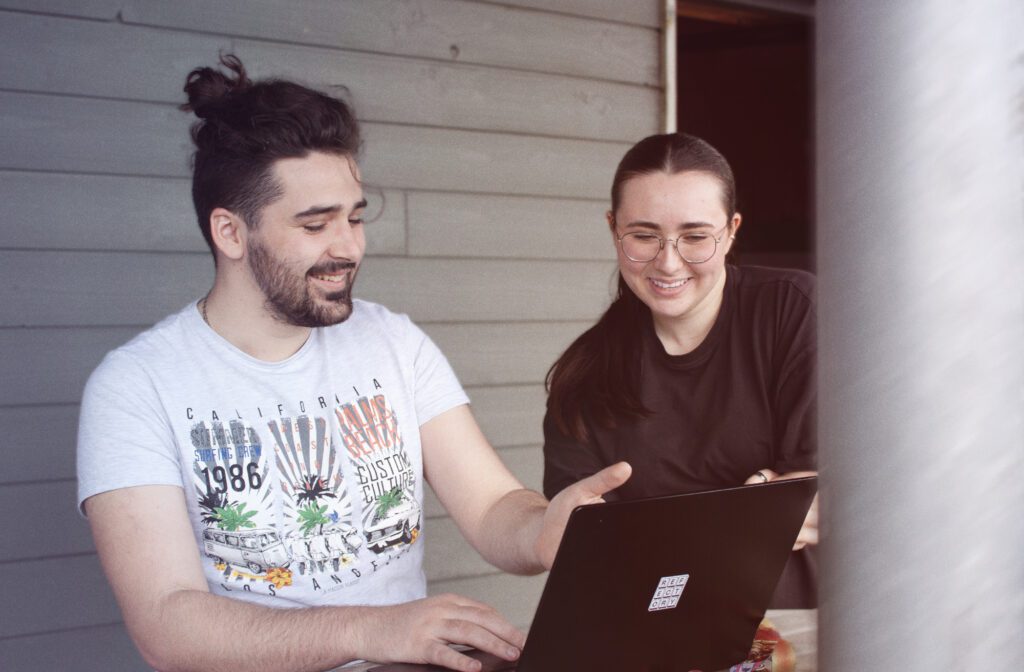Nos collaborateurs sur la terrasse de l'agence